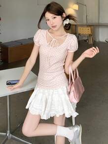 DAZY 女士休闲圆领波尔卡圆点前系带短袖 T 恤，夏季可爱上衣 - 紅白色 - 查看 5