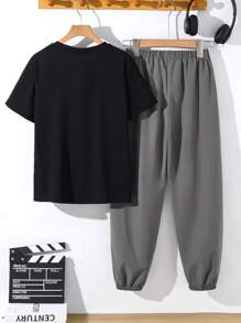 SHEIN 2 件套青少年男孩休闲舒适时尚简约实用百搭柔软字母印花短袖圆领 T 恤和松紧腰工装裤套装，适合秋季、春季、夏季，非常适合日常穿着、户外玩耍、学校、街头、派对和休闲 - 灰色 - 查看 2
