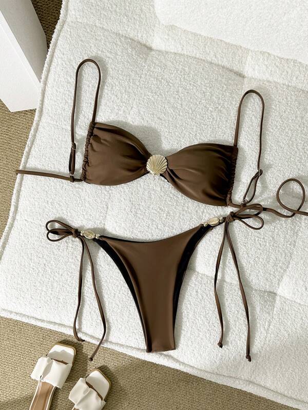 Swim Chiccia Conjunto de bikini de verano para mujer con top de tirantes finos con decoración tipo concha y shorts de natación con amarres laterales de unicolor