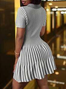 Slaydiva Abito mini elegante a righe con colletto tipo polo, nuovo per l'estate 2025, adatto per festa e shopping