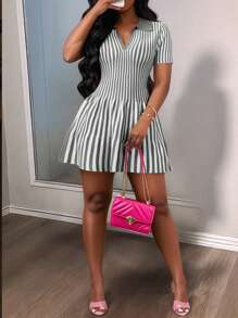 Slaydiva Abito mini elegante a righe con colletto tipo polo, nuovo per l'estate 2025, adatto per festa e shopping
