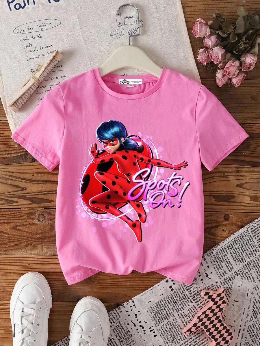 Miraculous Ladybug X SHEIN Camiseta de manga corta con cuello redondo y gráfico de letras y números para niña preadolescente - Rosa - Ver 1