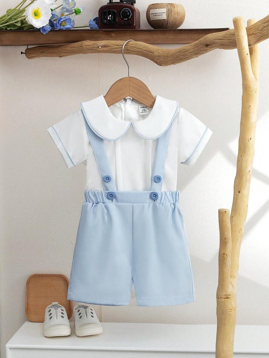 SHEIN 两件套幼儿服装 - 白色荷叶边短袖上衣,搭配白色纽扣肩带的浅蓝色工装裤。这款清新活力的造型非常适合小朋友。 - 彩色 - 查看 1