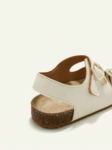 Cozy Pixies Frühlings-/Sommer Mode vielseitige Klettverschluss Herz Deko weiche bequeme Flach Sandalen für Kleinkind Mädchen & Kinder, Strandschuhe