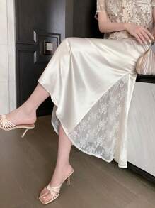DAZY Lace Patchwork Elegant Fish Tail Hem Women's Skirt - Beige - View 3