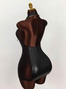 Amplova PU Mesh Patchwork V-Ausschnitt Metallose Ösen Kreuzband Träger Mini Kleid