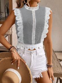 SHEIN Frenchy Blusa de moda con empalme de encaje, rayas y volante en el bajo - Blanco y Negro - Ver 5