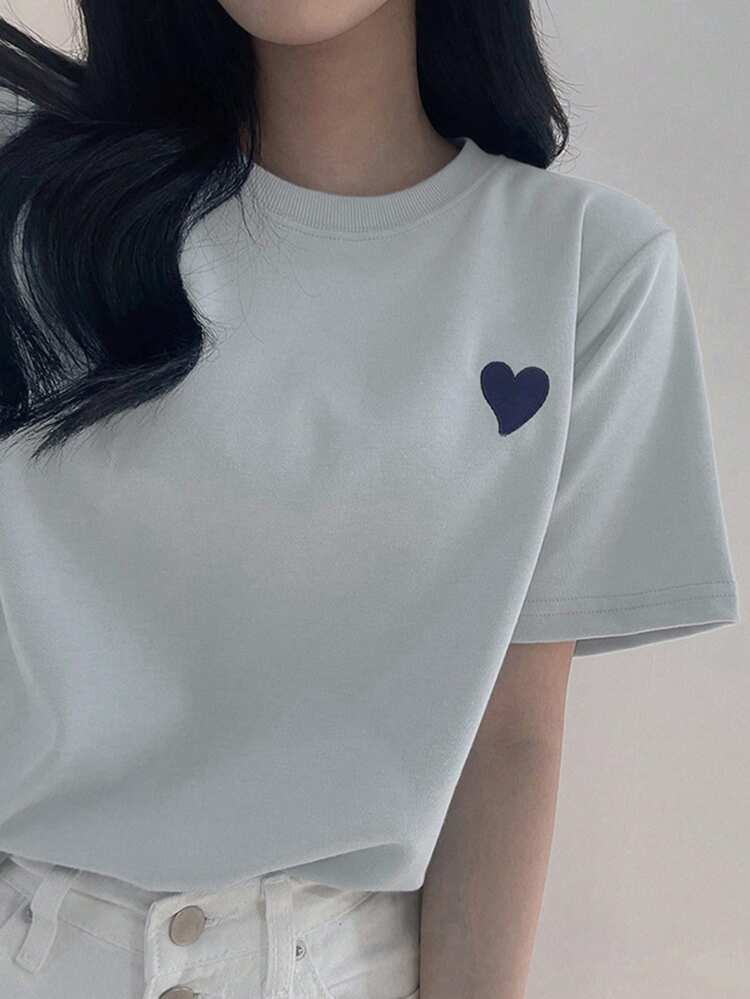 Women Round Neck Embroidered Contrast Color Heart Minimalist Graphic T-Shirt Cute Tops
