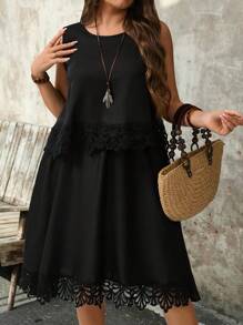 SHEIN LUNE Vestido de verano casual de talla grande de 2 piezas, de color liso, con cuello redondo, sin mangas, con encaje calado resistente al agua, cintura elástica y forro, de longitud a la rodilla, estilo popular de uso cotidiano y vacacional