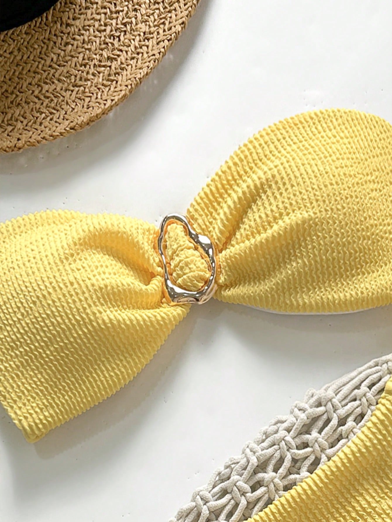 Swim Vcay Conjunto de Maiô Bikini Estampado Jacquard de Cor Sólida com Decor Metálico e Laço Sexy, Tomara que Caia, para Mulheres, Ideal para Praia e Férias de Verão - Amarelo - Visão 3