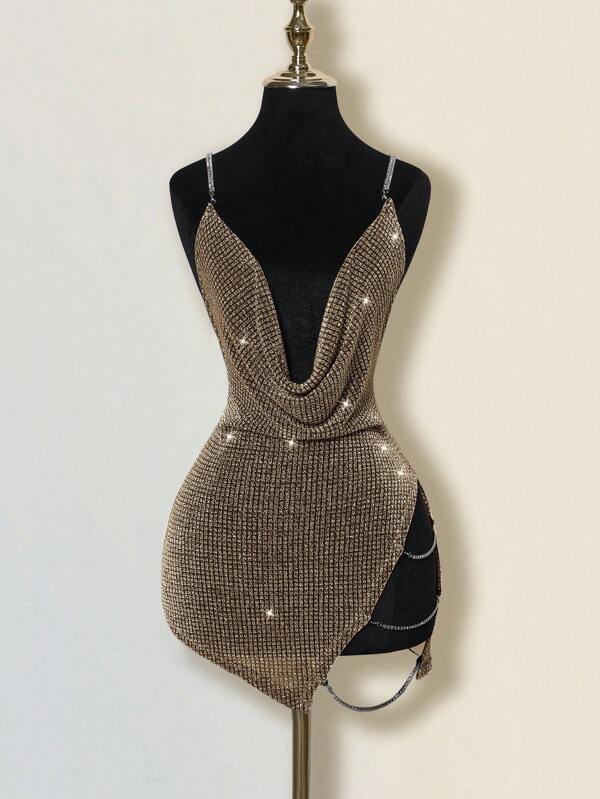 SHEIN ICON فستان قصير لامع ذو فتحة ظهر مفتوح وياقة مقطعة عميقة وشريط من الراين