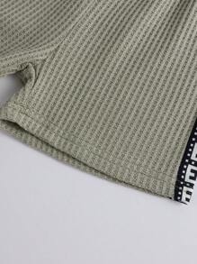 2 pezzi/Set di abbigliamento per ragazzi giovani, maglietta a maniche corte con collo tondo e pantaloncini con design geometrico alla moda, vita elastica, adatti per primavera ed estate, vestibilità morbida, ideali per vacanze, uscite casual, sport, riunioni