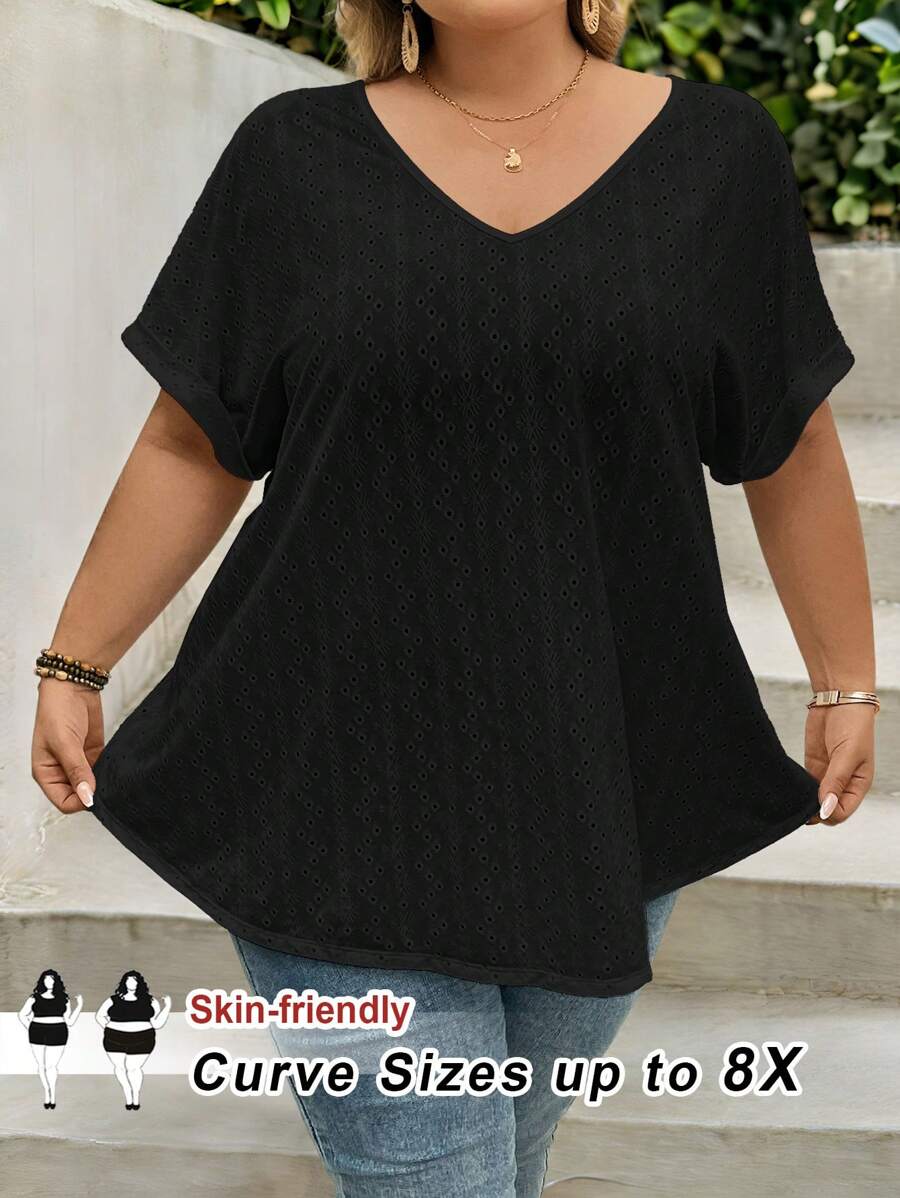 SHEIN CURVE+ 大码女装母亲节时尚弧形下摆短袖宽松上衣，波西米亚风度假/大码T恤，夏季/乡村/海滩度假/海滩/沙滩装 - 黑色 - 查看 1