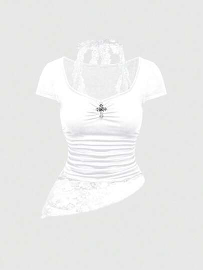 Grunge Punk Maglietta aderente da donna con collo a lupetto, patch in pizzo e pendente a forma di croce gotica