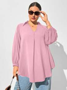 SHEIN Essnce Camisa rosa de manga larga con cuello en V, suelta y cómoda, para mujer de talla grande en otoño e invierno. Ropa de mujer para otoño, blusas de mujer, blusas de talla grande, estilo old money, ropa casual de oficina para mujer, atuendos para mujer, blusas para mujer, vestimenta para regreso a clases, para maestras, blusas para trabajar.