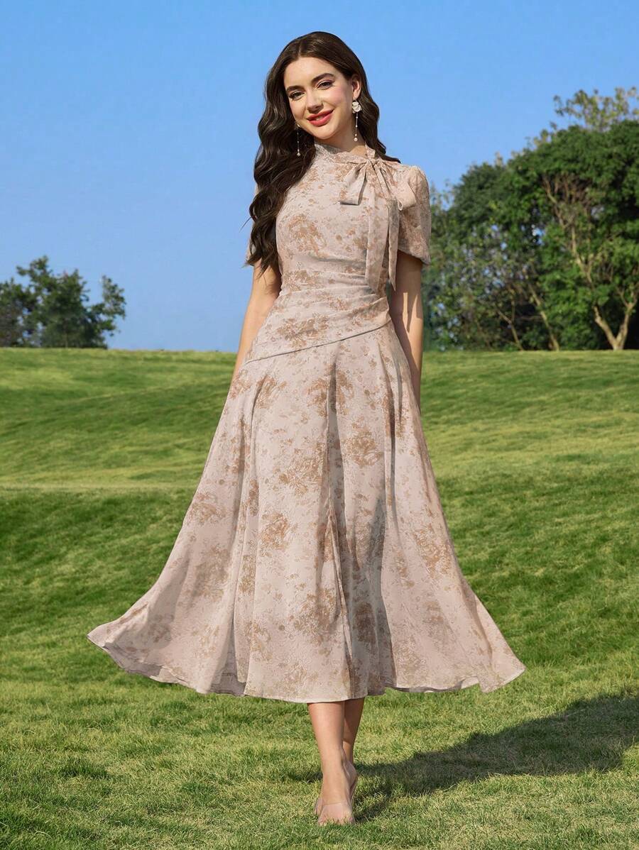 Modelyn 花卉印花优雅女式系带V领收腰百褶连衣裙 - 咖啡 - 查看 1