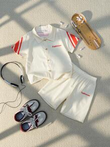 SHEIN 2 Stücke/Set Jungen Sommer Koreanischer Stil Sport Streifen Hemd mit Kragen & Shorts Set - Rot-Weiß - Übersicht 2