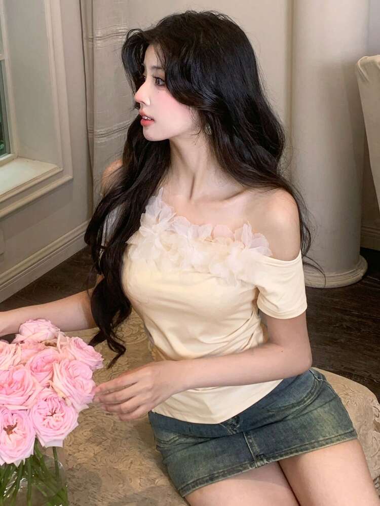 White Women's T-Shirt With 3D Flower Decor, Mesh Patchwork & One-Shoulder Sleeves