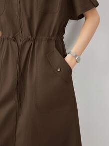 Dazy-Less Vestido casual holgado de manga corta con cuello en V y largo midi con bolsillos grandes y cintura con cordón para mujer, estilo de cargo para mujer de negocios casuales