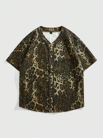 Street Life قميص جينز برقبة واحدة وأكمام قصيرة بنقشة الفهد للرجال