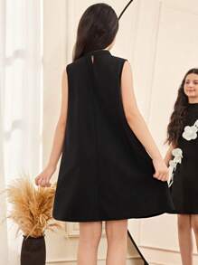 SHEIN Vestido sólido de punto con decoración de flores 3D, corte en bloque de color holgado y volantes, diseño de cuello alto entallado, elegante y casual, para niñas preadolescentes