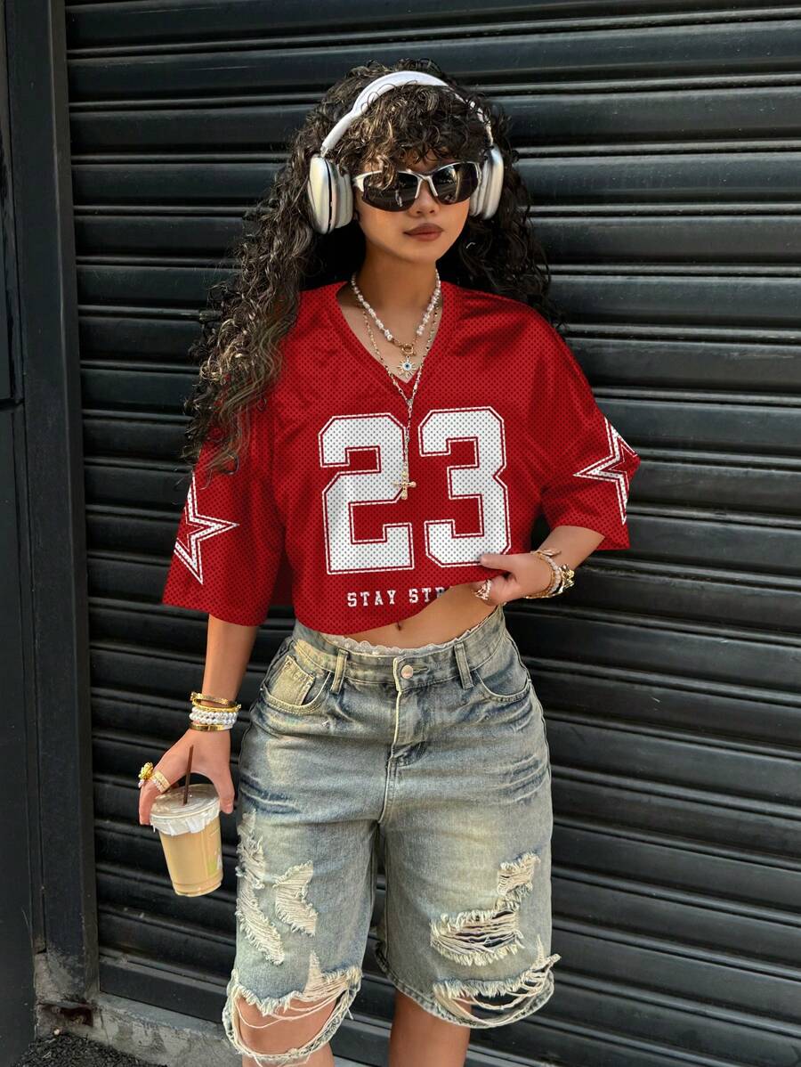 SHEIN EZwear 女士休闲V领宽松短款5/6袖网眼T恤,适合夏季运动,数字23和星星印花,透气 - 彩色 - 查看 1