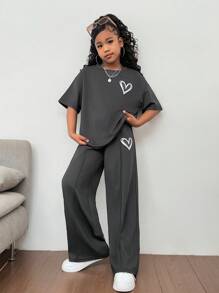 SHEIN Girlism Tween Girl 休闲街头时尚超大圆领宽松落肩心形印花短袖运动衫和褶皱阔腿裤两件套针织运动服套装，深灰色 - 深灰色 - 查看 4