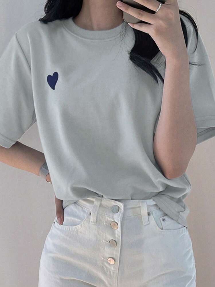Women Round Neck Embroidered Contrast Color Heart Minimalist Graphic T-Shirt Cute Tops