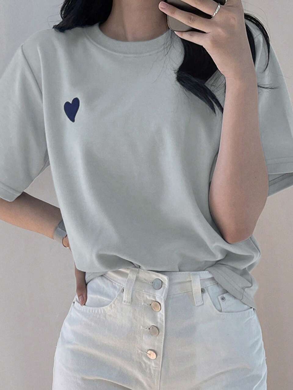 Women Round Neck Embroidered Contrast Color Heart Minimalist Graphic T-Shirt Cute Tops