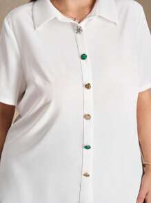 SHEIN Clasi 大码女式优雅金属纽扣装饰衬衫，女式夏季，女士夏季，七月四日女士，毕业，女士 Polo 衫，七月四日，夏季，商务休闲