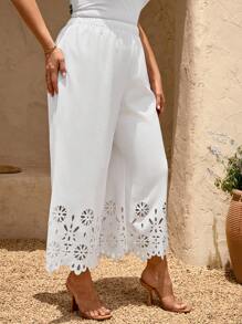 SHEIN Privé Damen Große Größen Elastischer Bund Französischer Urlaubssaum Ausschnitt Minimalistisch Laser Geschnittene Blumen Silhouette - Weiss - Übersicht 4