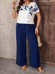 EMERY ROSE مجموعة بلوزة بياقة دائرية وأكمام قصيرة وبنطال طويل ذو جيوب، لون أبيض للبلوزة وأزرق كحلي للبنطال، مقاس كبير، موضة صيفية، قطعتان