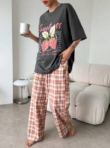 DAZY 草莓字母印花T恤和格子直筒裤女士睡衣套装