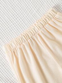 SHEIN Conjunto de 2 peças de roupa de verão para meninos, camisa de manga curta com capuz e estampa de letras minimalistas em damasco, combinada com shorts combinando, adequada para passeios, lazer e exercícios leves - Caqui - Ver 3