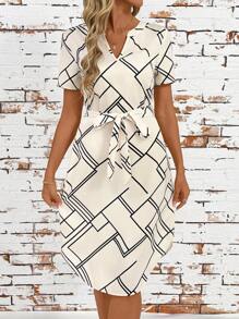 SHEIN Clasi 夏季优雅女式 V 领几何图案印花系带收腰 A 字中长连衣裙 - 彩色 - 查看 5