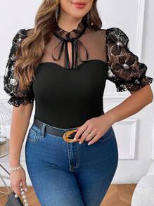 SHEIN Clasi 大码女式花卉亮片拼接T恤，黑色短袖优雅T恤，夏季 - 黑色 - 查看 1