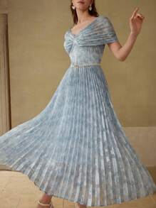 MOTF PREMIUM VESTIDO DE JACQUARD CON EFECTO TEÑIDO Y PLISADO CON CINTURÓN DE PERLAS FALSAS