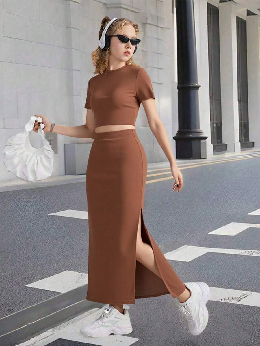 SHEIN 2 件套：条纹短款针织上衣和中长裙套装，适合少女的休闲日常装 - 咖啡棕 - 查看 1