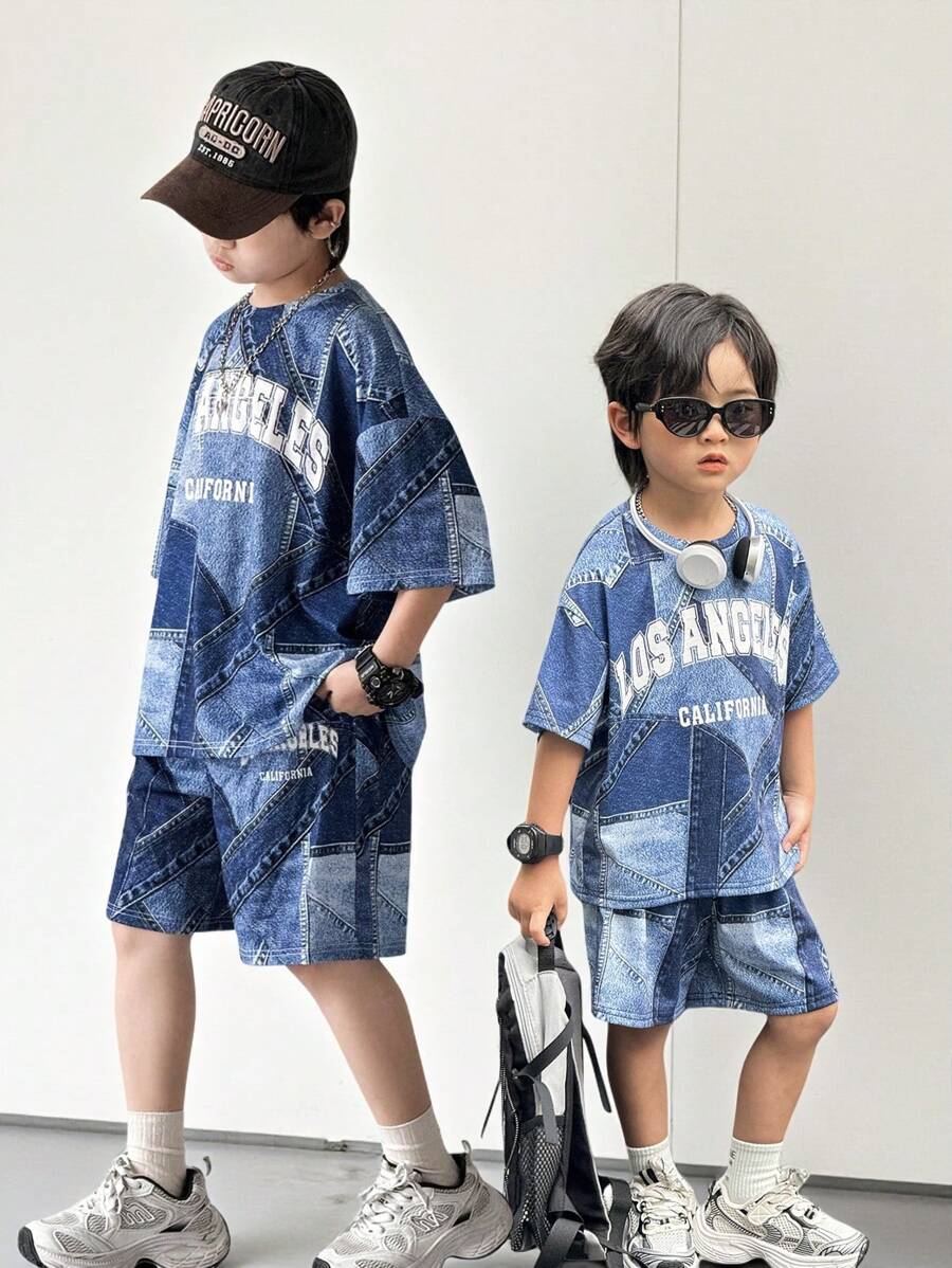 SHEIN Little Byeori 小男孩休閒韓系寬鬆字母藍色圖案圓領短袖T恤與短褲兩件套,適合通勤、上學、日常休閒外出、運動,春夏季穿著 - 藍色 - 查看 1