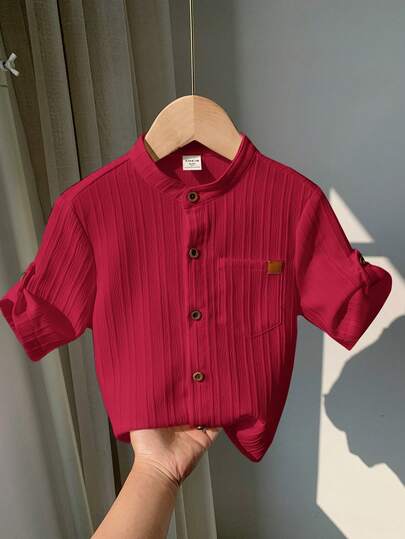 SHEIN LMoss Kids LMoss 男童休闲基本款翻领衬衫，带口袋，舒适透气