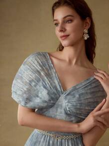 MOTF PREMIUM VESTIDO DE JACQUARD CON EFECTO TEÑIDO Y PLISADO CON CINTURÓN DE PERLAS FALSAS