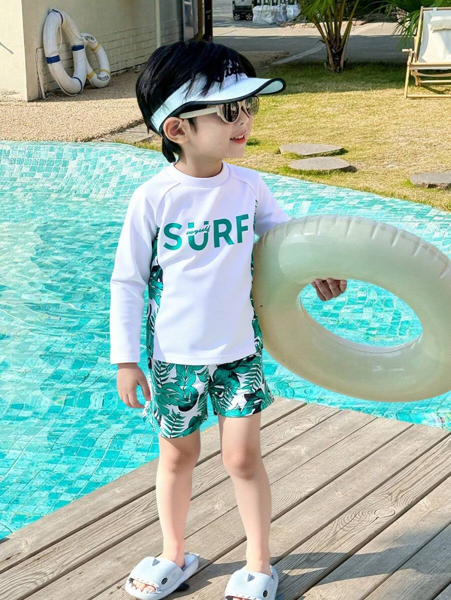 SHEIN 2 piezas Conjunto de traje de baño deportivo casual para niños pequeños, con patrones de estilo vacacional en la parte superior ajustada y los pantalones de natación, ropa infantil, adecuada para natación al aire libre, playa, vacaciones, apropiada para primavera, verano, otoño e invierno - Blanco - Ver 1