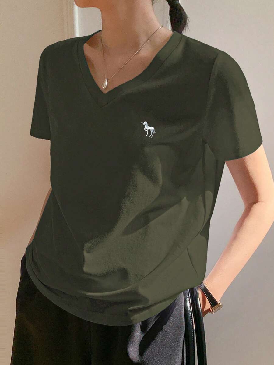 DAZY Women's V-Neck Embroidered City Casual Short Sleeve T-Shirt