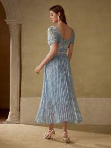 MOTF PREMIUM VESTIDO DE JACQUARD CON EFECTO TEÑIDO Y PLISADO CON CINTURÓN DE PERLAS FALSAS