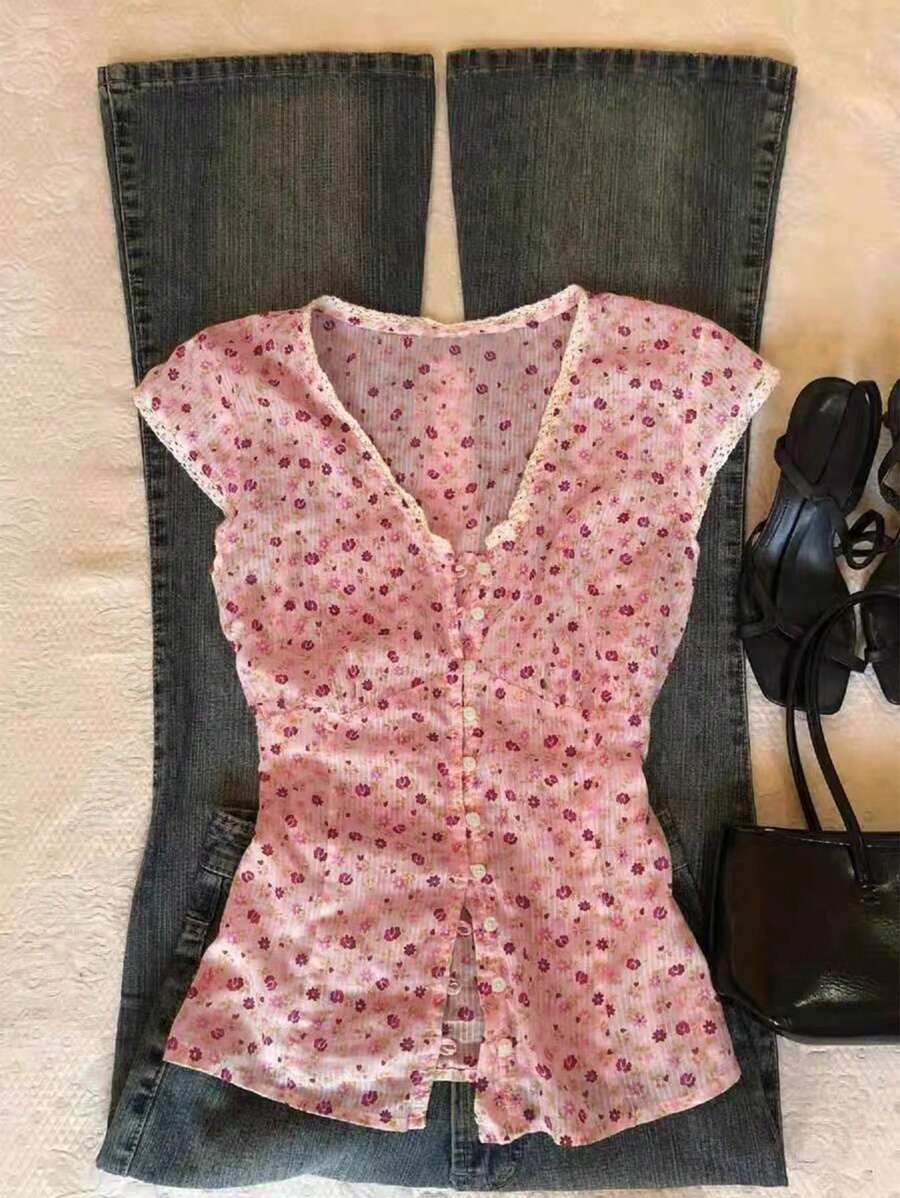 Women's Retro Ditsy Floral Button Ruched V-Neck T-Shirt, Suitable For Summer - Baby Pink - View 1