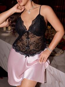 SHEIN ثوب نوم من الستان بتطريز الدانتيل للمرأة ذات المقاس الكبير - وردي - مشاهدة 1