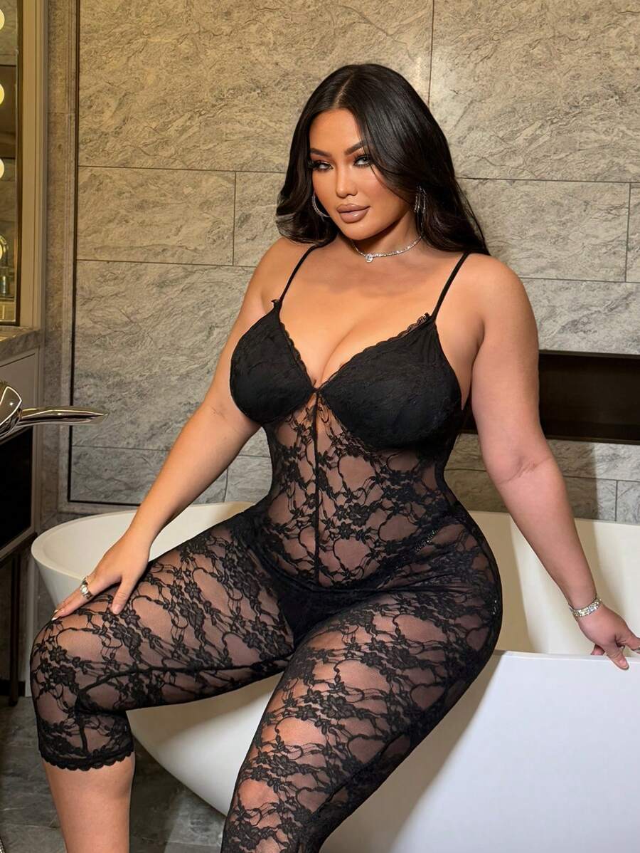 Flirla Mono sexy y ajustado de talla grande con encaje, escote halter y espalda descubierta