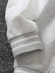 SHEIN Explorewe Conjunto de 2 piezas para niños pequeños - Suéter de punto negro con mangas blancas y estampado de letra "A" en el frente, combinado con pantalones de chándal a juego. Con cuello, puños y bajo acanalados para mayor comodidad. Casual, deportivo, adecuado para uso diario en primavera/otoño, escuela, viajes.