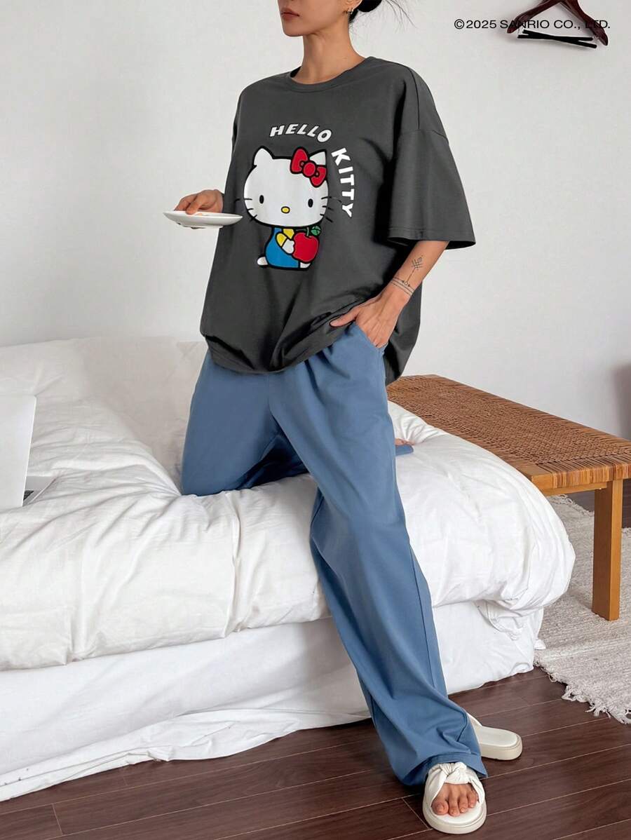 HELLO KITTY | DAZY 可爱卡通印花宽松 T 恤上衣和直腿裤女式睡衣套装 - 深灰色 - 查看 1