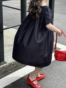 DAZY 年轻女孩超大圆领泡泡袖牛仔连衣裙，女孩夏季服装 - 深色水洗藍 - 查看 5